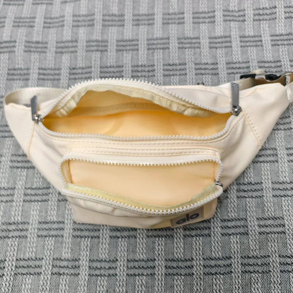 NWT ALO Yoga Explorer Adjustable Waist Pack - Nylon Design